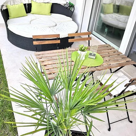 Josefine Apartment *