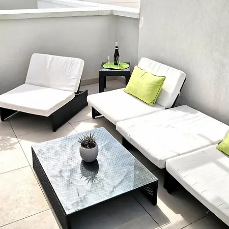 Josefine Apartment *